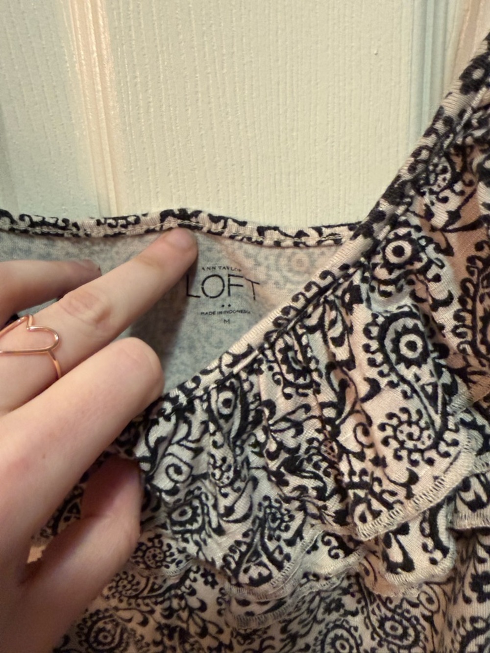 LOFT Ann Taylor Ruffled Adjustable  Strap tank top - Black & Off White Paisley M - Picture 3 of 4